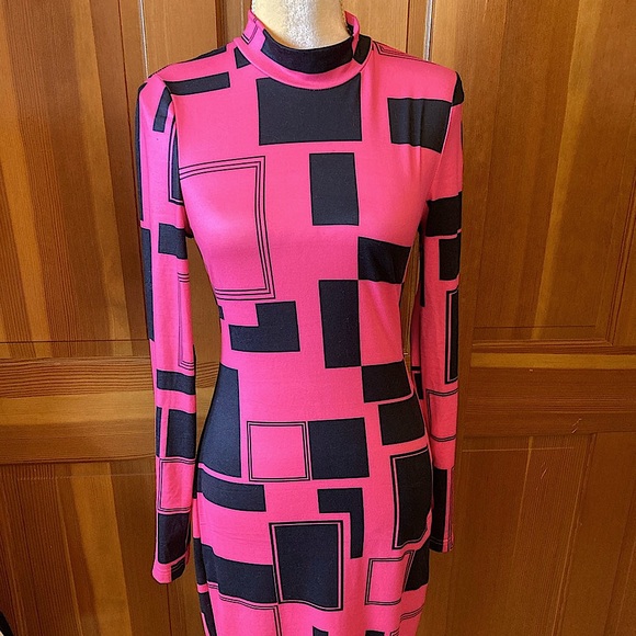 Vibrant Barbiecore Pink Geo Print Bodycon - Picture 2 of 16